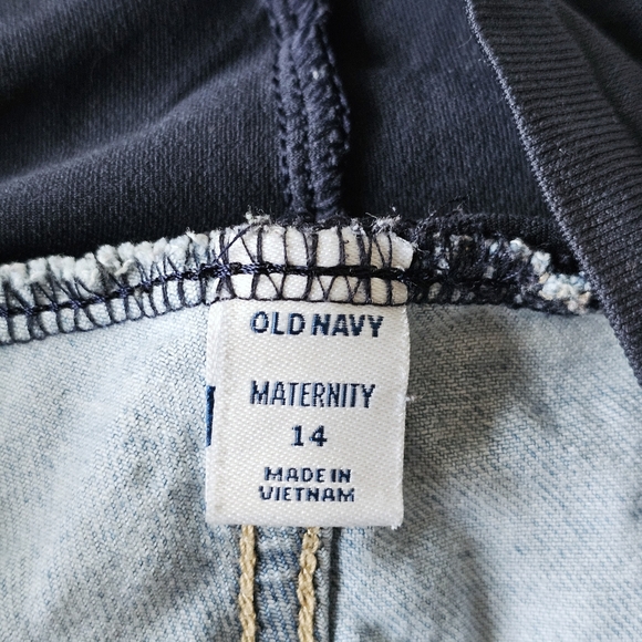 Old Navy Maternity Denim Shorts Size 14 Light Wash Distressed Belly Panel - Picture 4 of 9